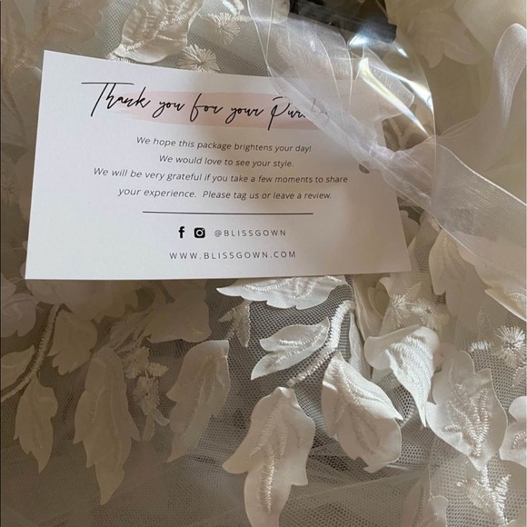 Brand new wedding dress !   Tag still on. Never worn! - Picture 2 of 4